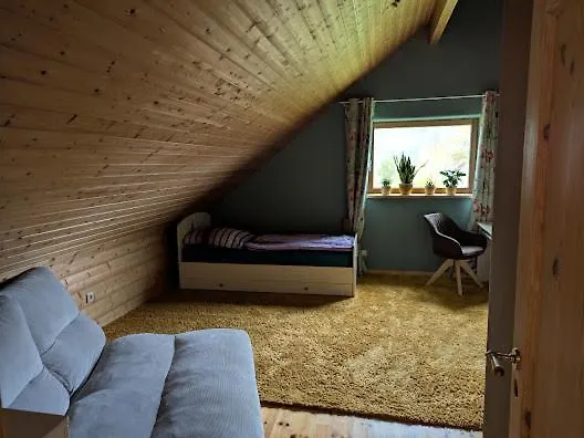 Idyllisches Holzhaus Im Gruenen