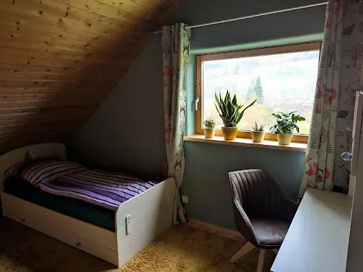 Idyllisches Holzhaus Im Gruenen * Lippersdorf-Erdmannsdorf