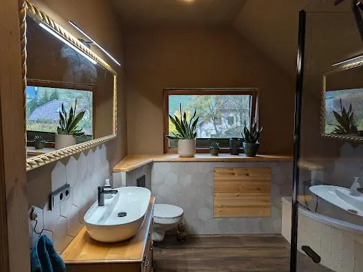 Idyllisches Holzhaus Im Gruenen *